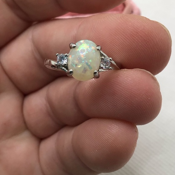 NWOT Fashion Womens Opal Birthstone Cubic Zirconia Sterling Silver Ring Size 5 - Picture 2 of 5